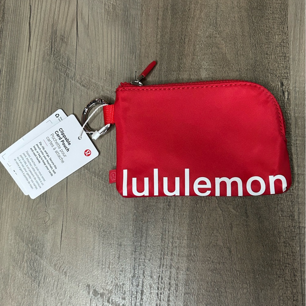 NWT LULULEMON CLIPPABLE CARD POUCH * LULU RED* SOLD OUT COLOR